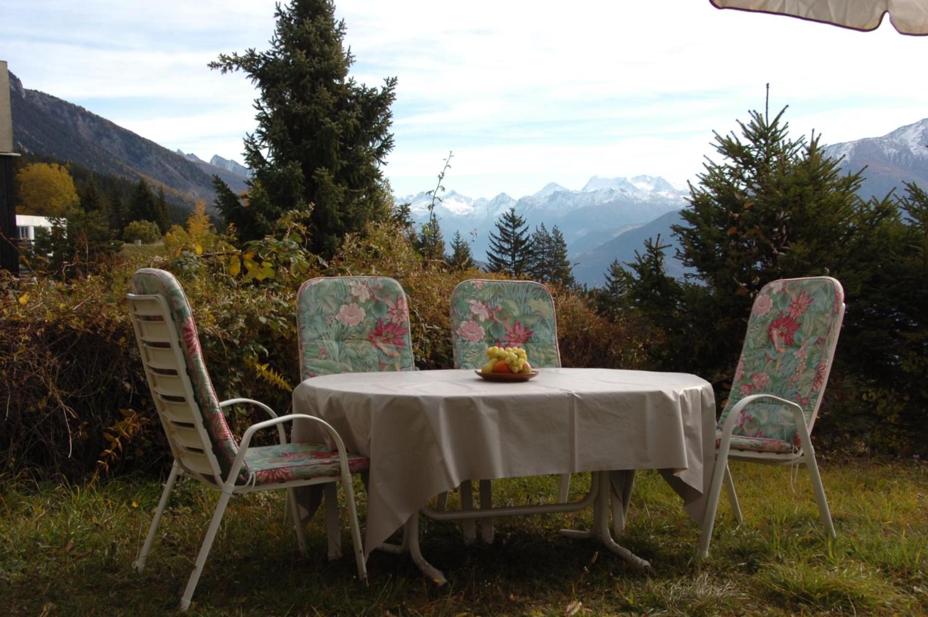 Apartment Eglantine with stunning views of the Valais Peaks
