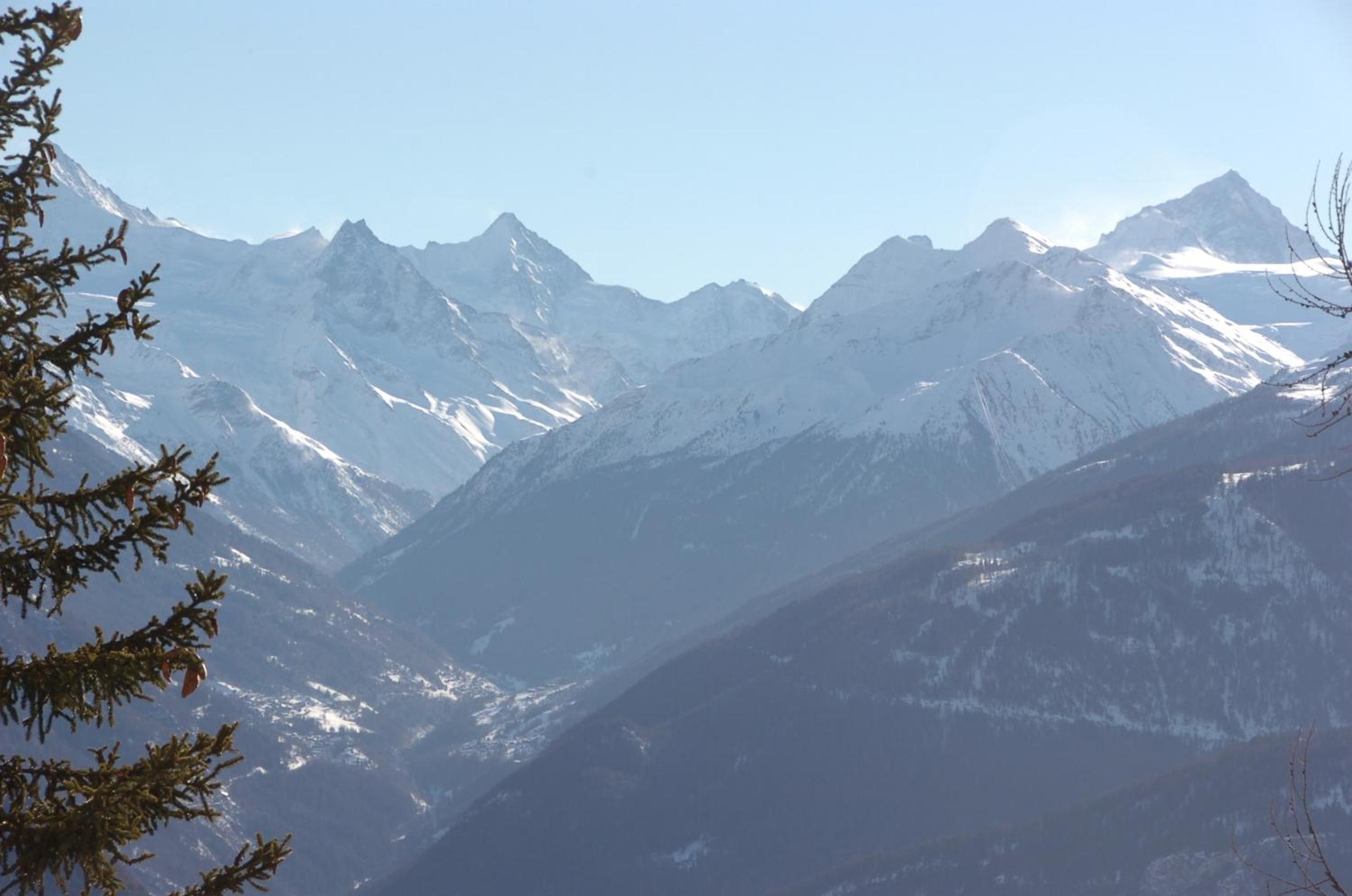 Apartment Eglantine with stunning views of the Valais Peaks