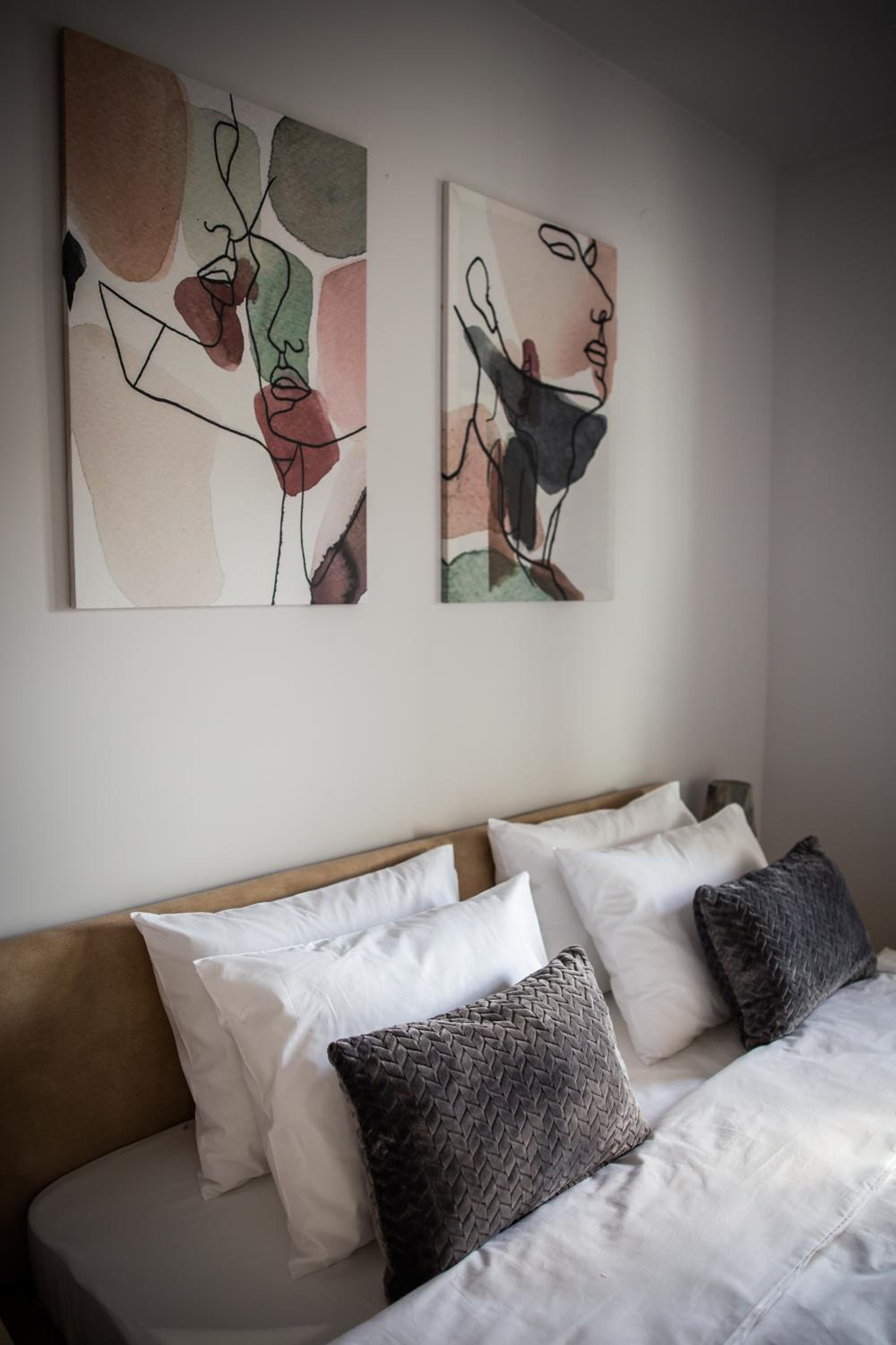 LINA - PG, Riverside Apartment