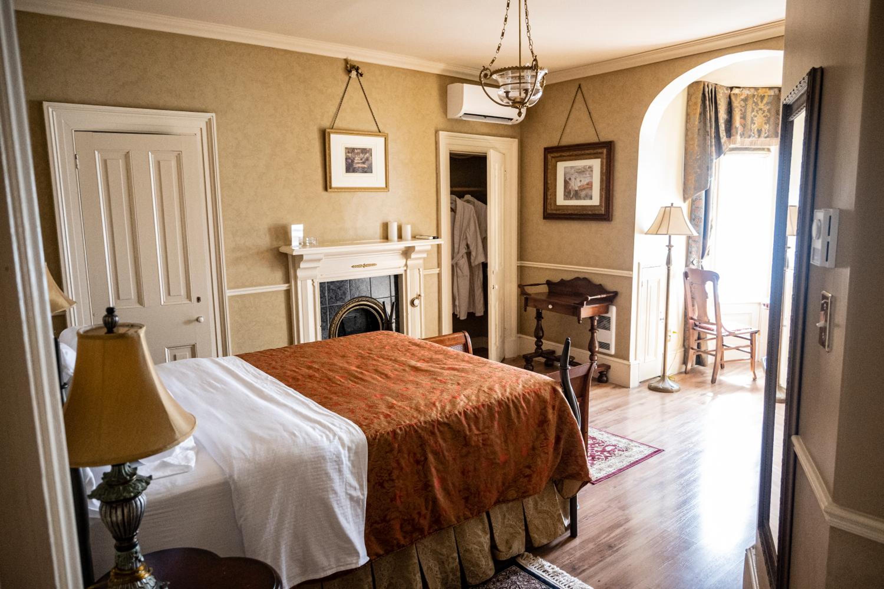 Belle View Manor Inn