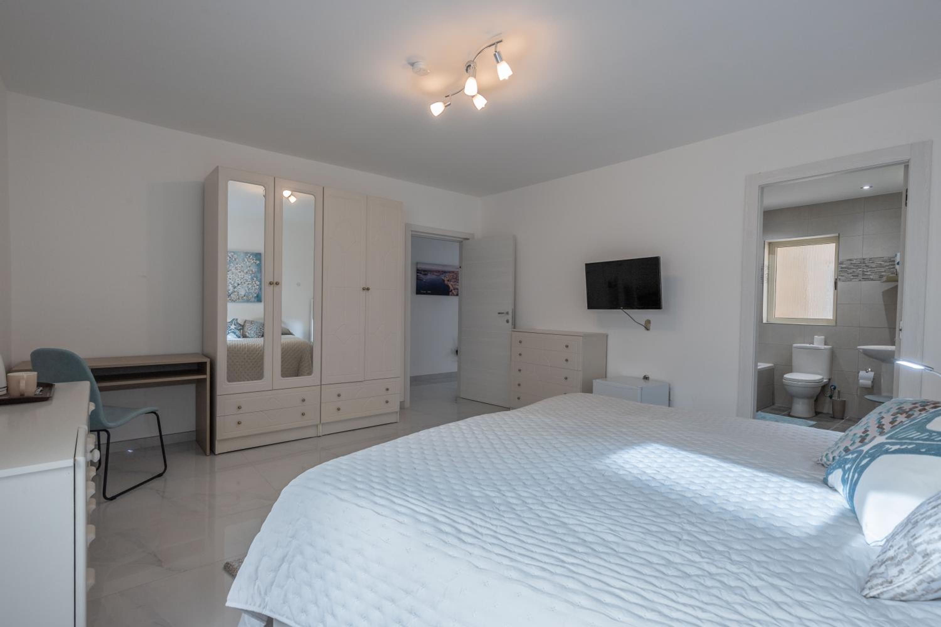 Sliema Bedrooms with ensuite bathrooms