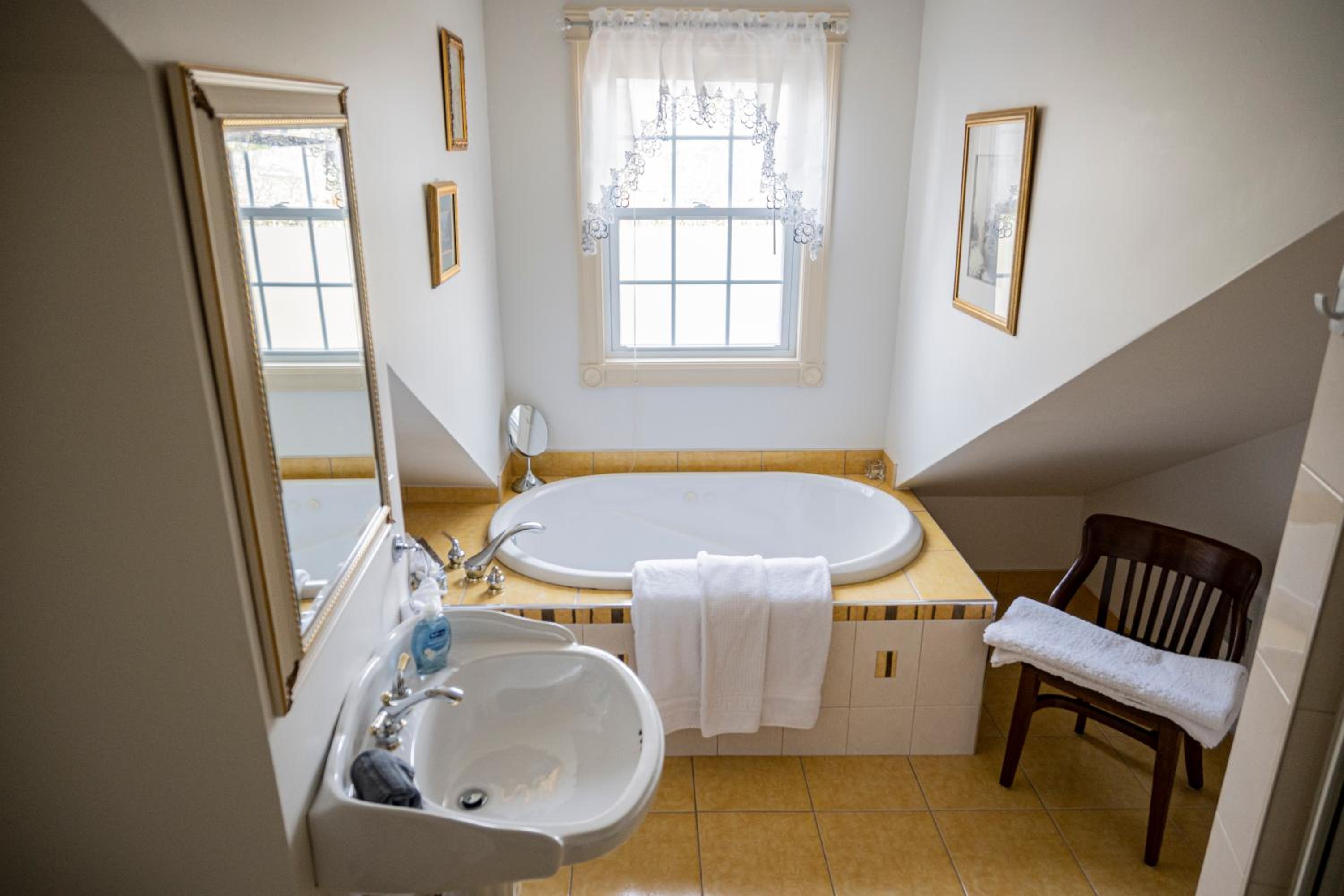 Belle View Manor Inn