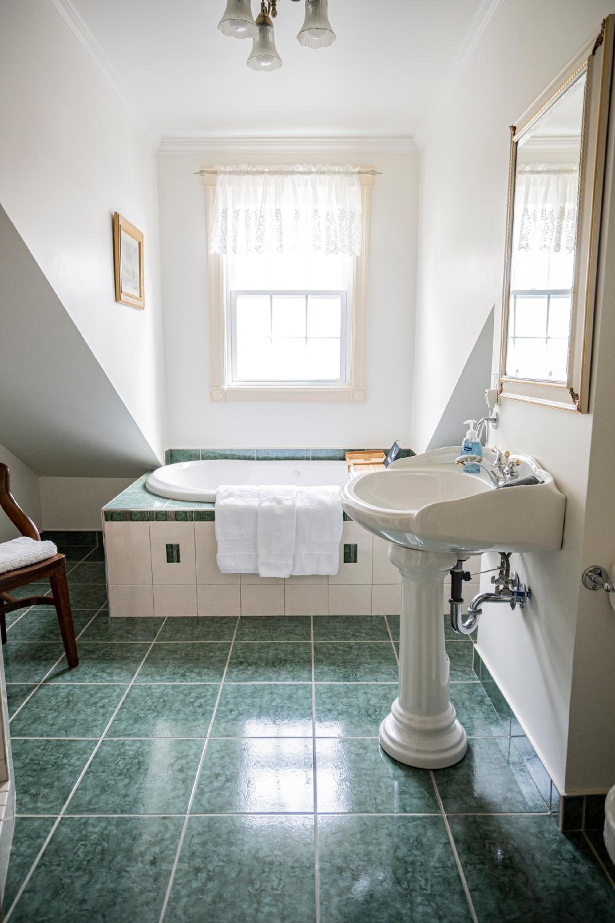Belle View Manor Inn