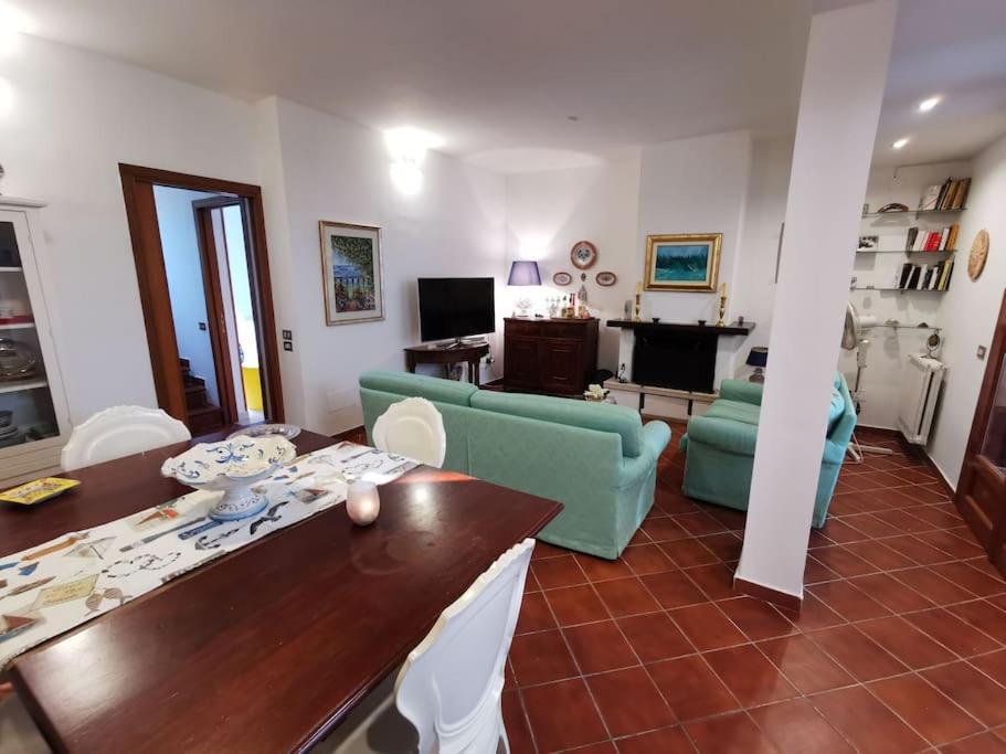 Villa Iris - Mondello en Palermo — hotel room
