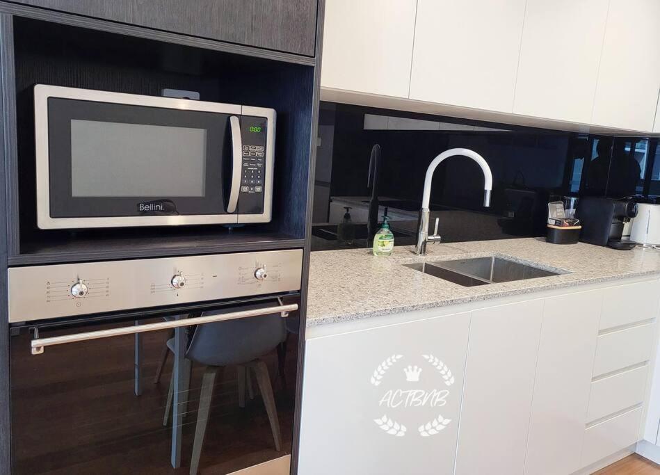 Modern new 1-bedroom apartment in Canberra City