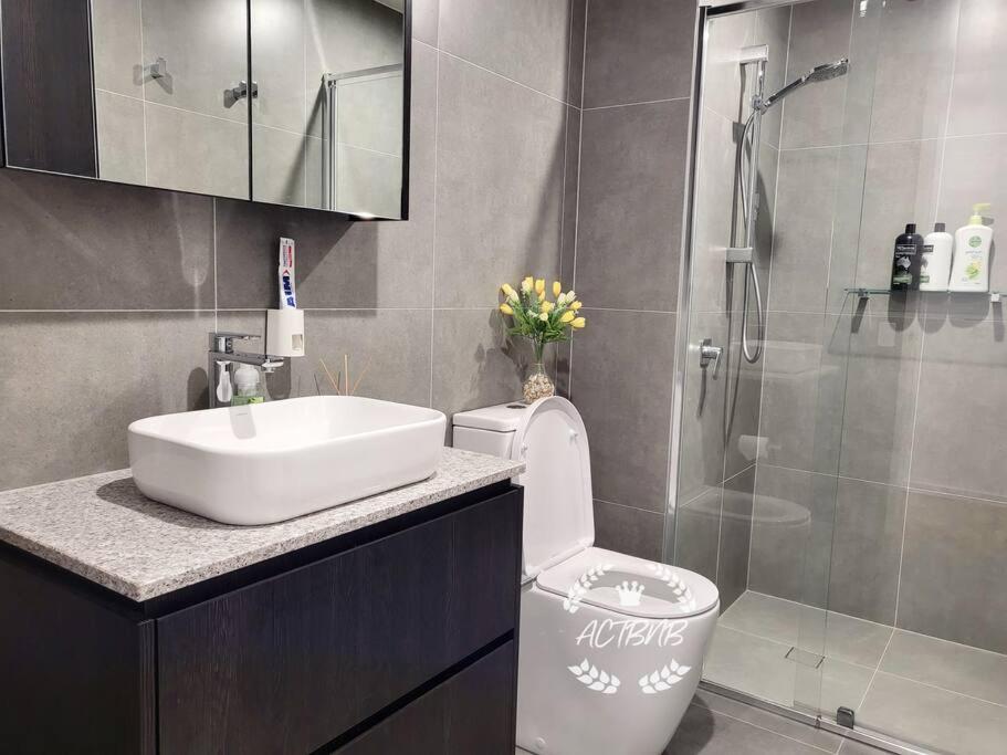 Modern new 1-bedroom apartment in Canberra City