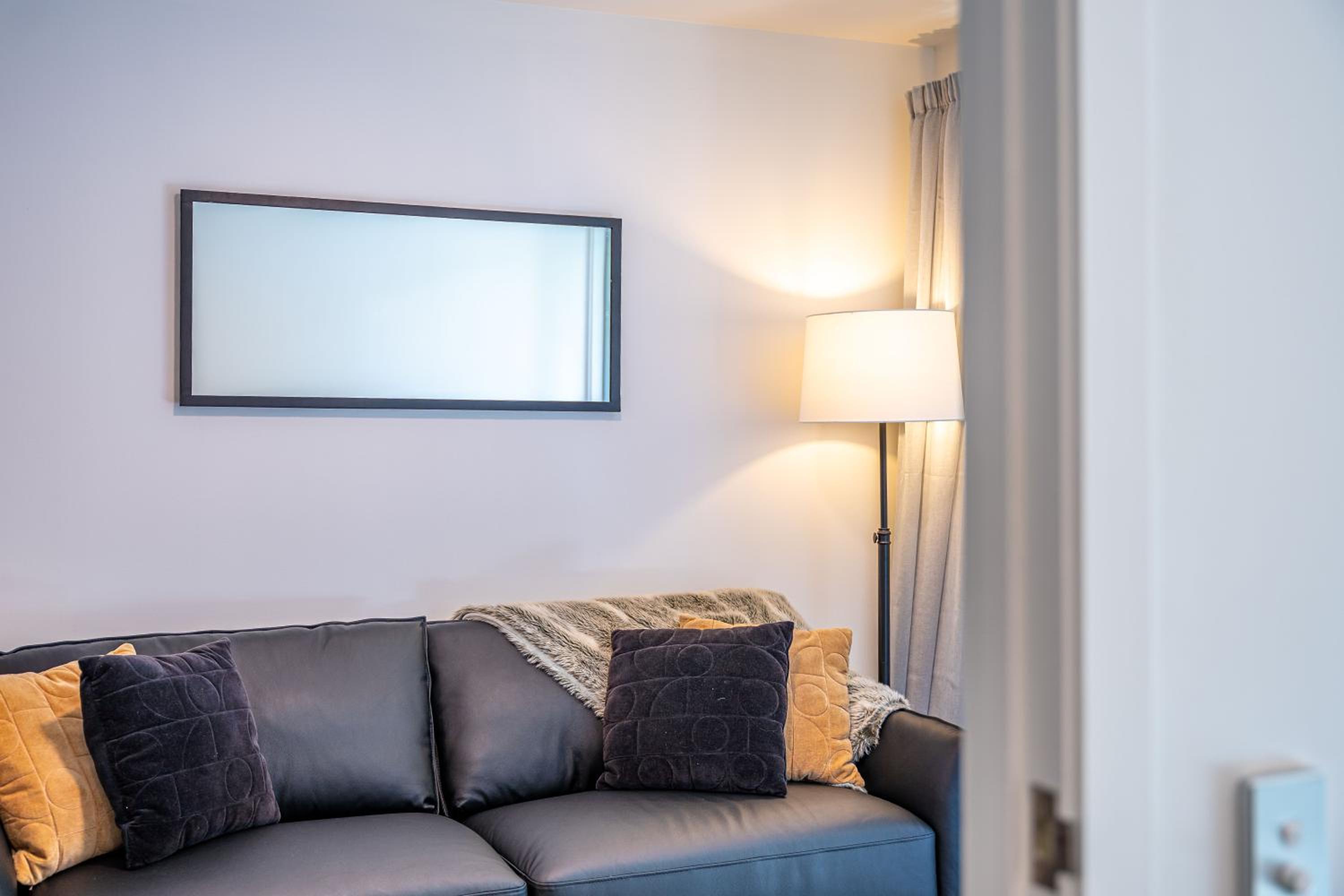 Central Luxury Apartment 108