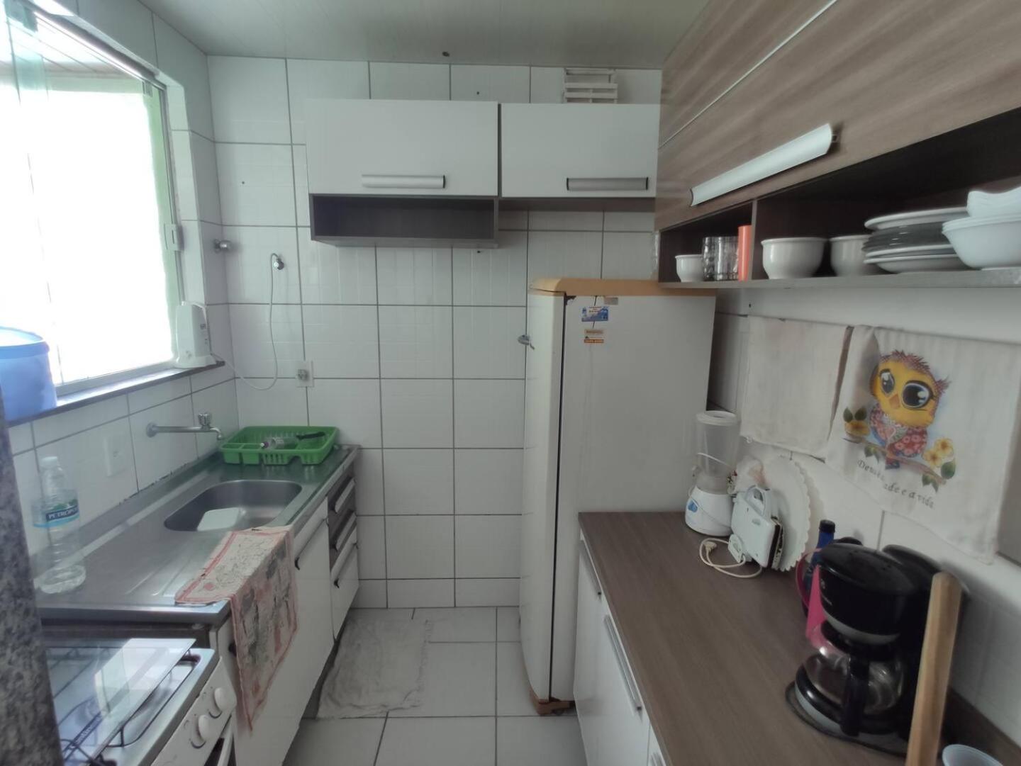 Apto 2 quartos com AR Cond, prédio frente p/ praia
