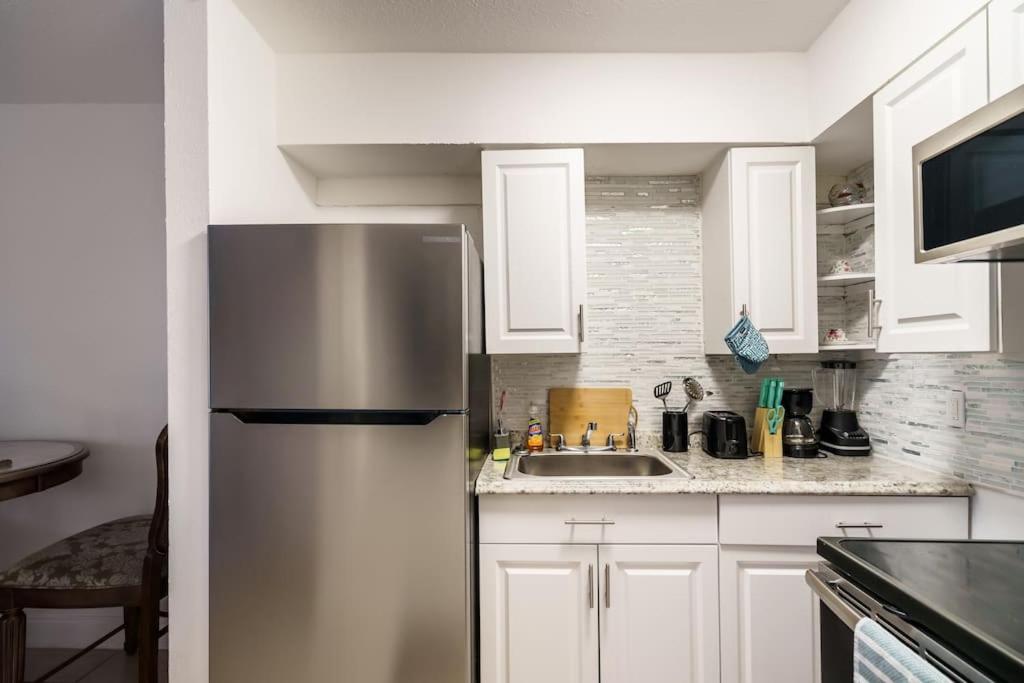 cheerful 1-bedroom 1bath at Fort Lauderdale FL view 2
