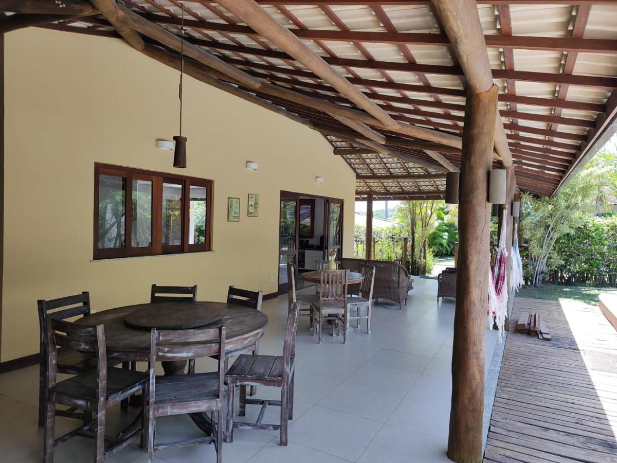 Linda casa 4/4 com piscina na Praia do Forte.
