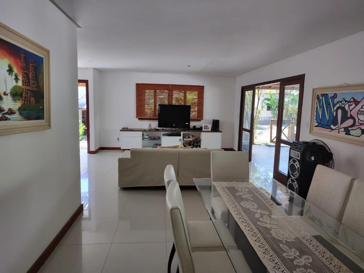 Linda casa 4/4 com piscina na Praia do Forte.