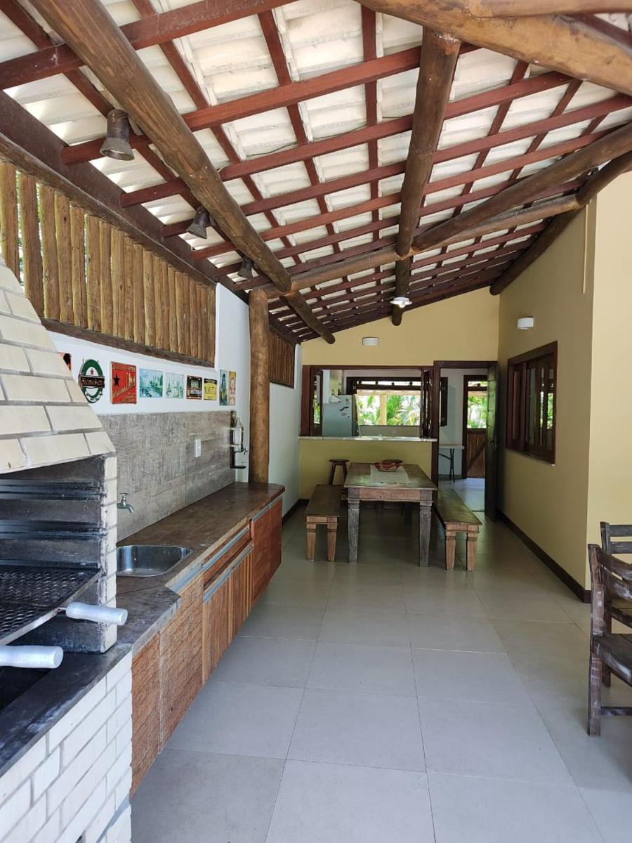 Linda casa 4/4 com piscina na Praia do Forte.