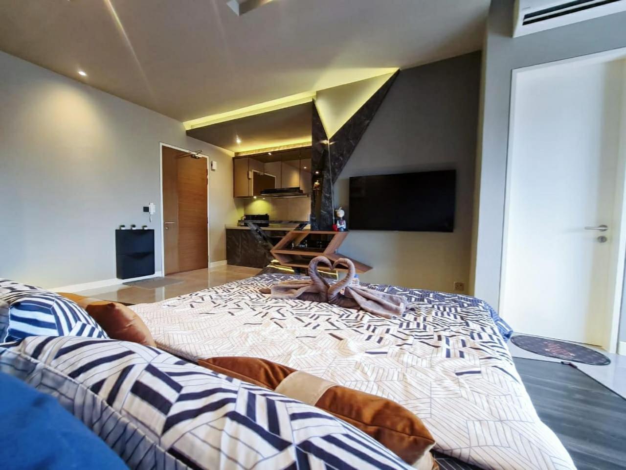 Romantic&PremiumSuite●PrivateBathtub●InfinityPool●Netflix●FreeCarpark●ImperioResidence●LuxuryCondo