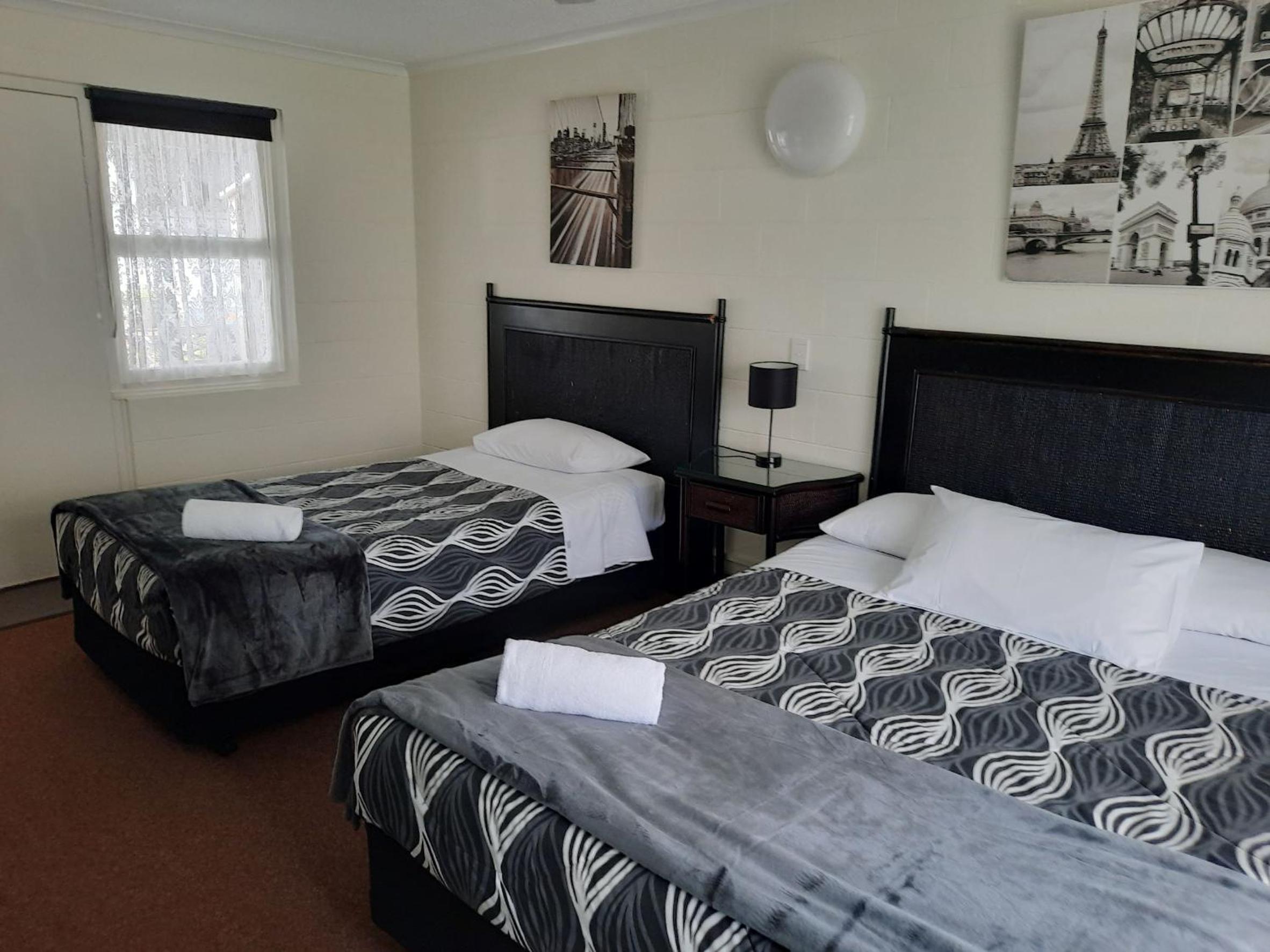 Flying Spur Motel