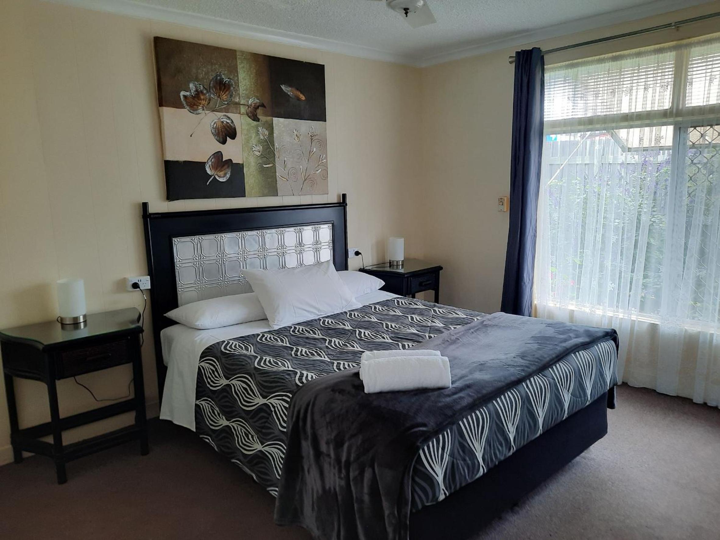 Flying Spur Motel