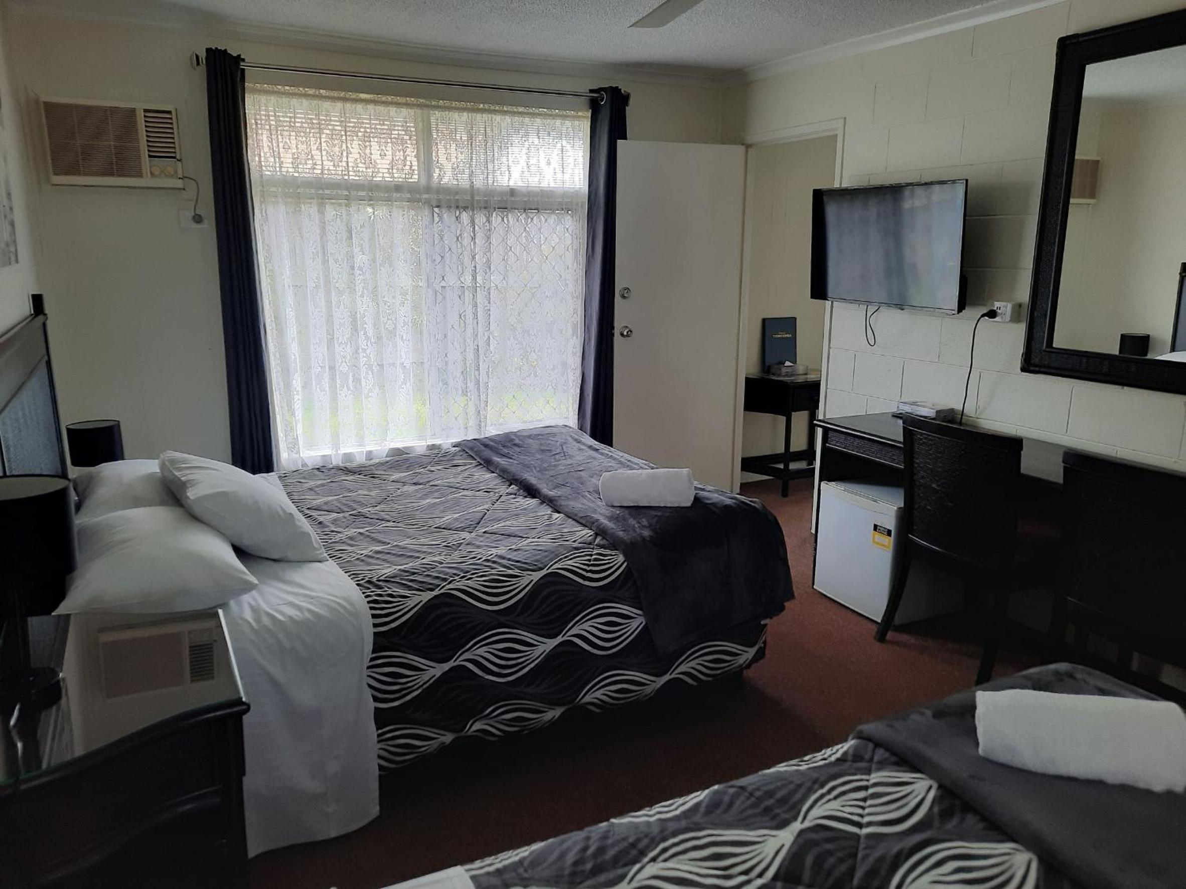 Flying Spur Motel