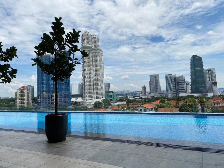 JB SKS Pavillion 1BR Apt nearJB CIQ -Smart tv
