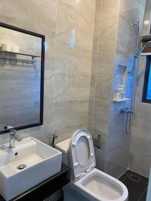 JB SKS Pavillion 1BR Apt nearJB CIQ -Smart tv