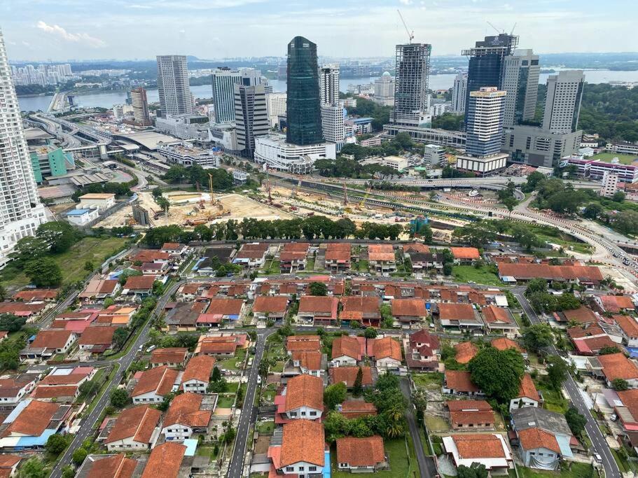 JB SKS Pavillion 1BR Apt nearJB CIQ -Smart tv