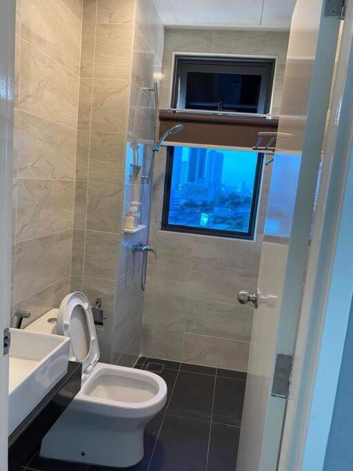 JB SKS Pavillion 1BR Apt nearJB CIQ -Smart tv