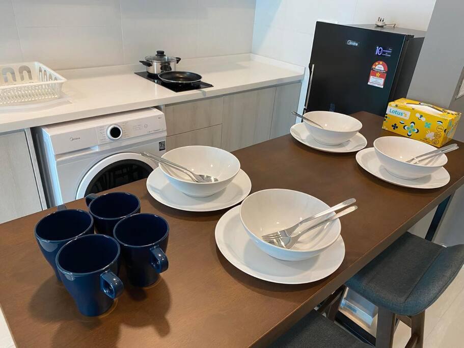 JB SKS Pavillion 1BR Apt nearJB CIQ -Smart tv