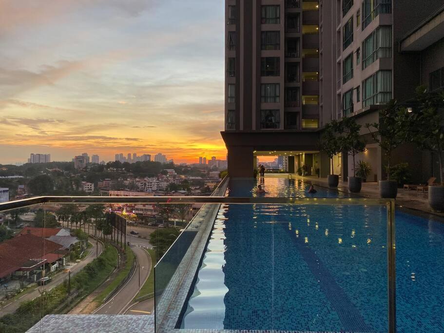 JB SKS Pavillion 1BR Apt nearJB CIQ -Smart tv