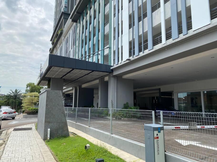 JB SKS Pavillion 1BR Apt nearJB CIQ -Smart tv