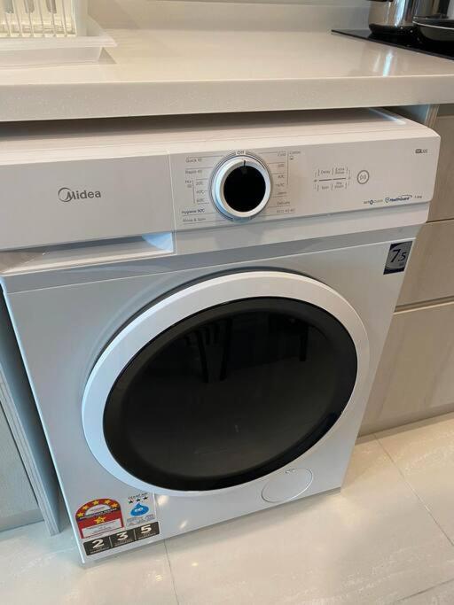 JB SKS Pavillion 1BR Apt nearJB CIQ -Smart tv
