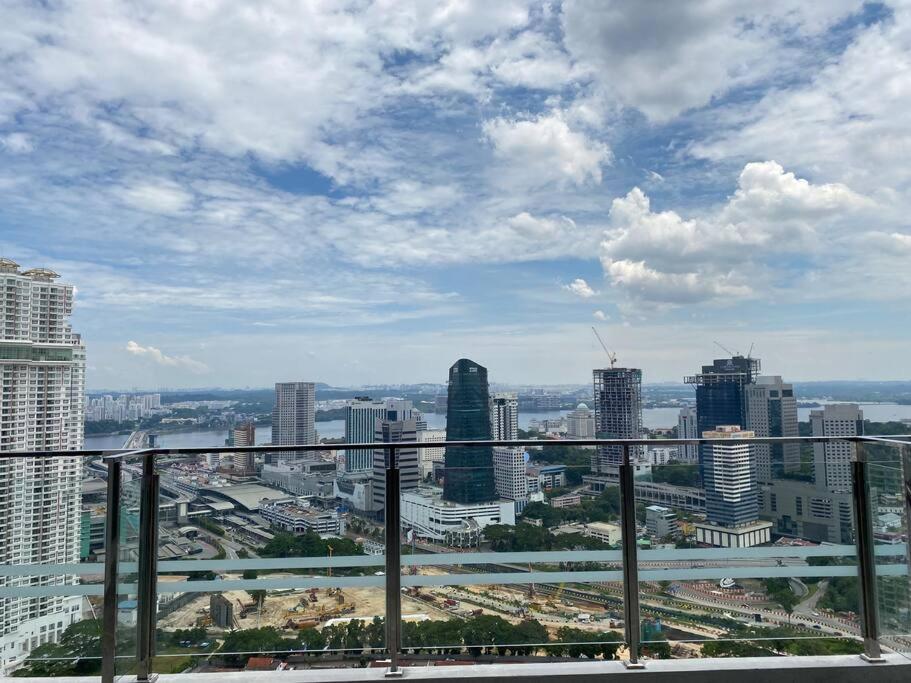 JB SKS Pavillion 1BR Apt nearJB CIQ -Smart tv