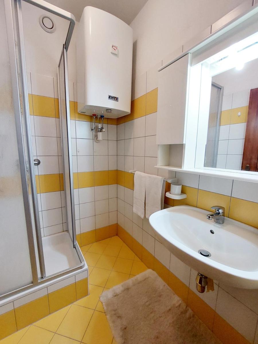 Ski-to-door apartment Waldrand