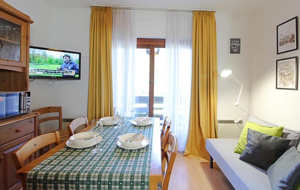 Ski-to-door apartment Waldrand