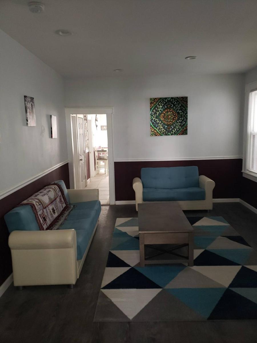 Lovely 3 Bedroom Apt With Parking On Premises view 3