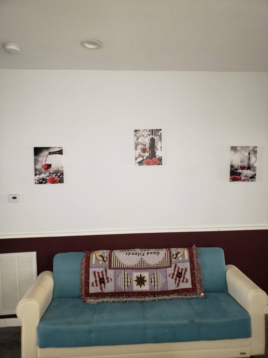 Lovely 3 Bedroom Apt With Parking On Premises view 4