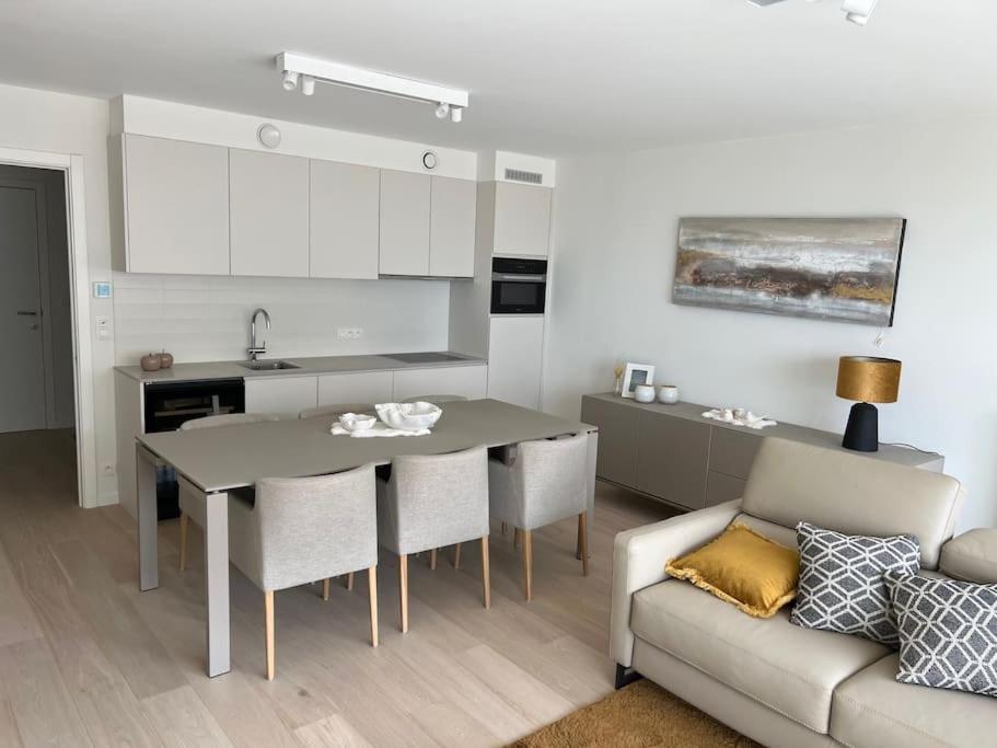 Sea View 1 BR Flat With Pool - Ideal For Couples & Families By SlowayStay Holiday Apartment & Short Term Rental Oostende