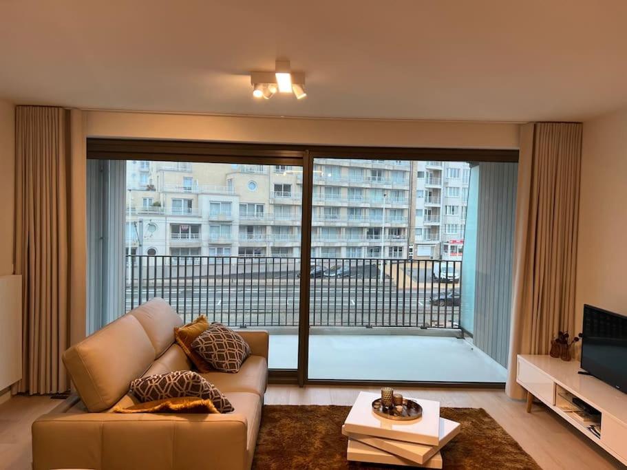 Sea View 1 BR Flat With Pool - Ideal For Couples & Families By SlowayStay Holiday Apartment & Short Term Rental Oostende