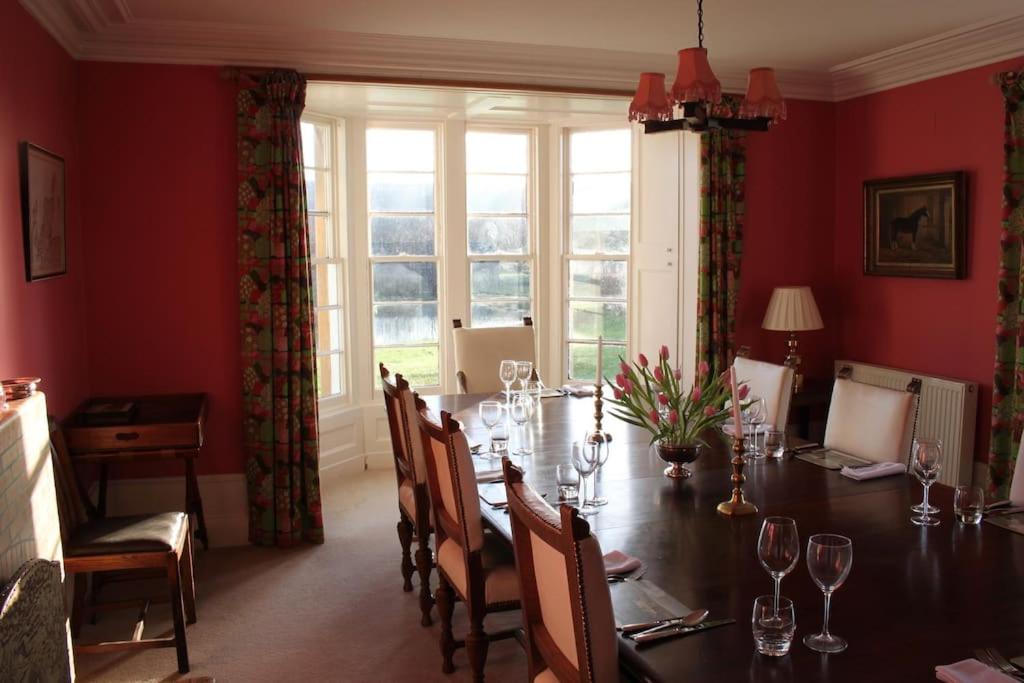 St Marys Farmhouse - Traditional Country Farmhouse with Open Fire