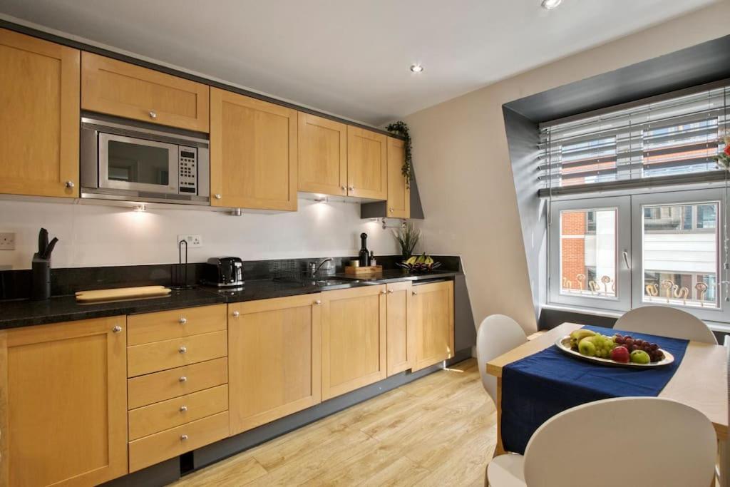 2-Bed 2-Bathroom Mayfair - Maddox St