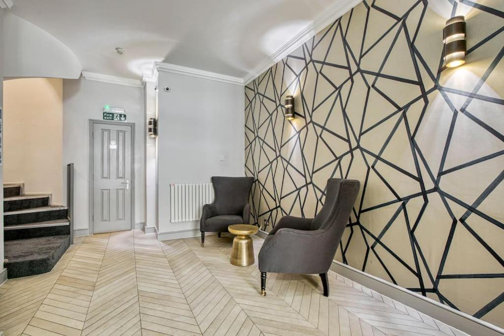 2-Bed 2-Bathroom Mayfair - Maddox St