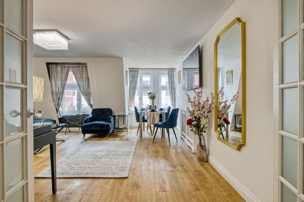 2-Bed 2-Bathroom Mayfair - Maddox St