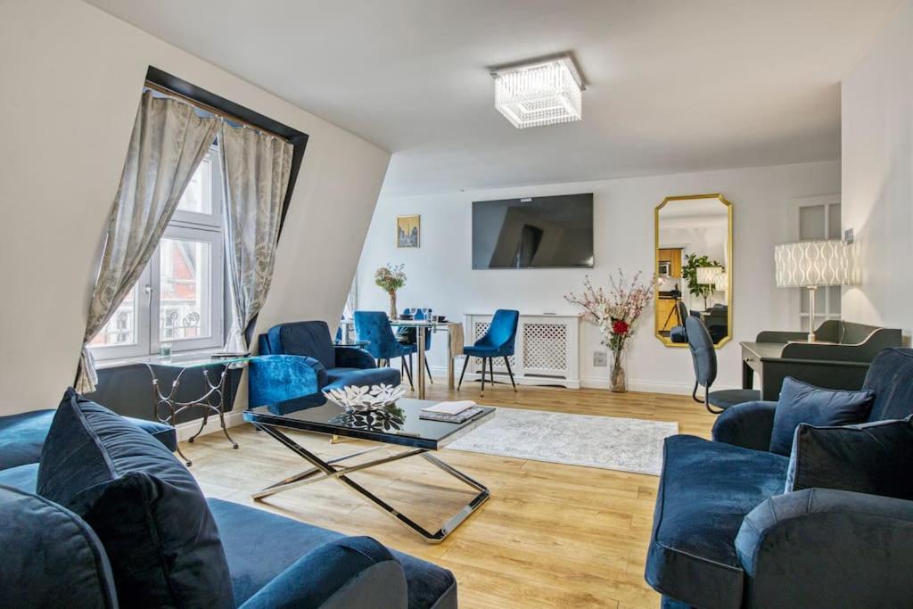 2-Bed 2-Bathroom Mayfair - Maddox St