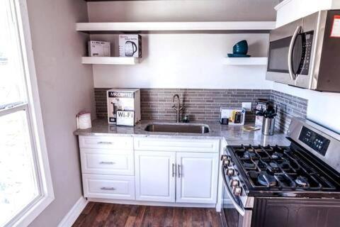 Luxury House Medical Center/Downtown/EV/Parking view 2
