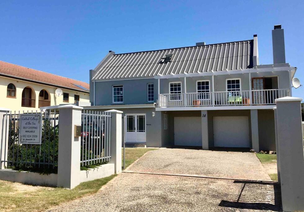 Central Cottage at the Sea 1 view 4