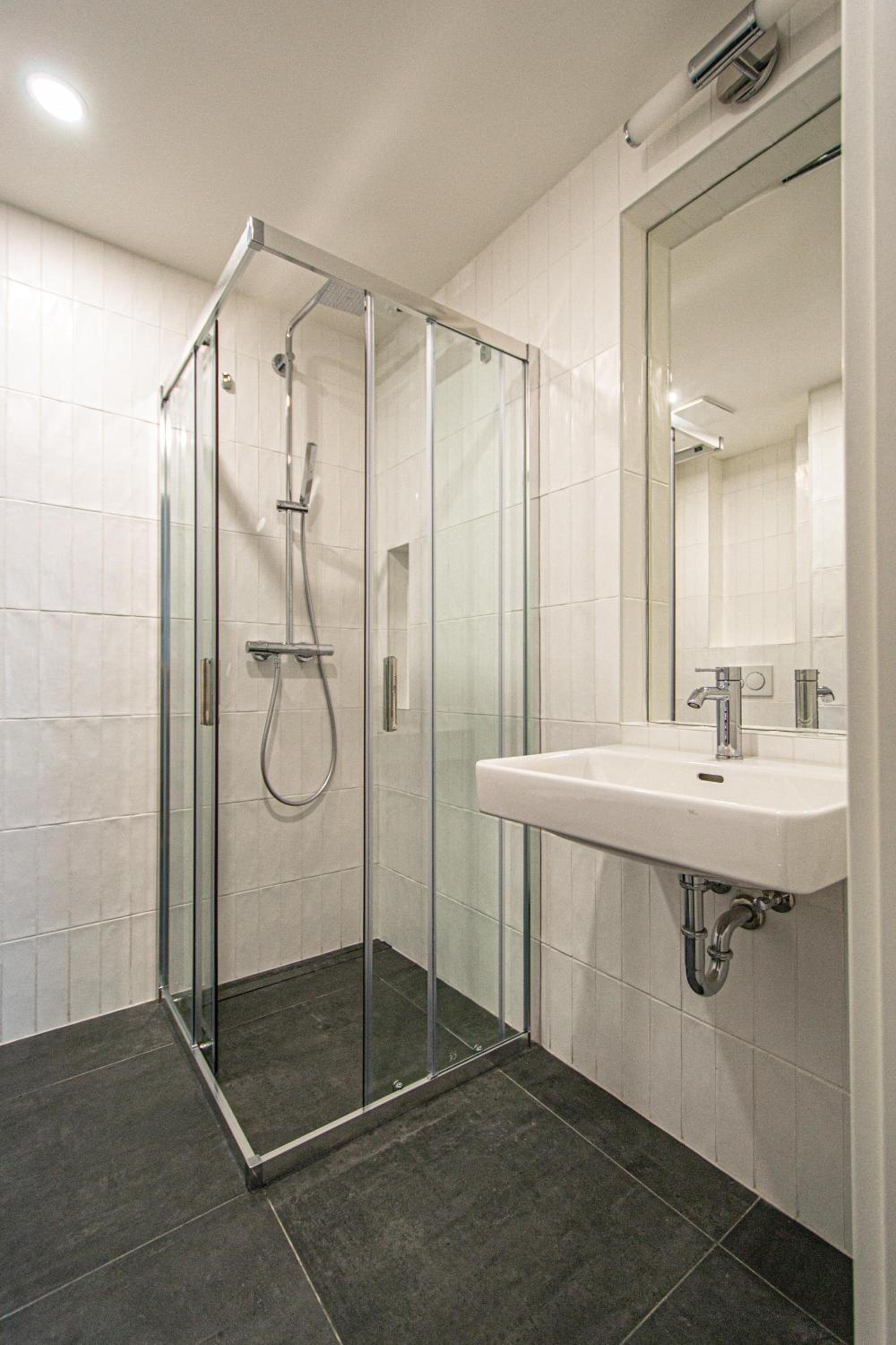 Main train station apartment close to the the Main Square!