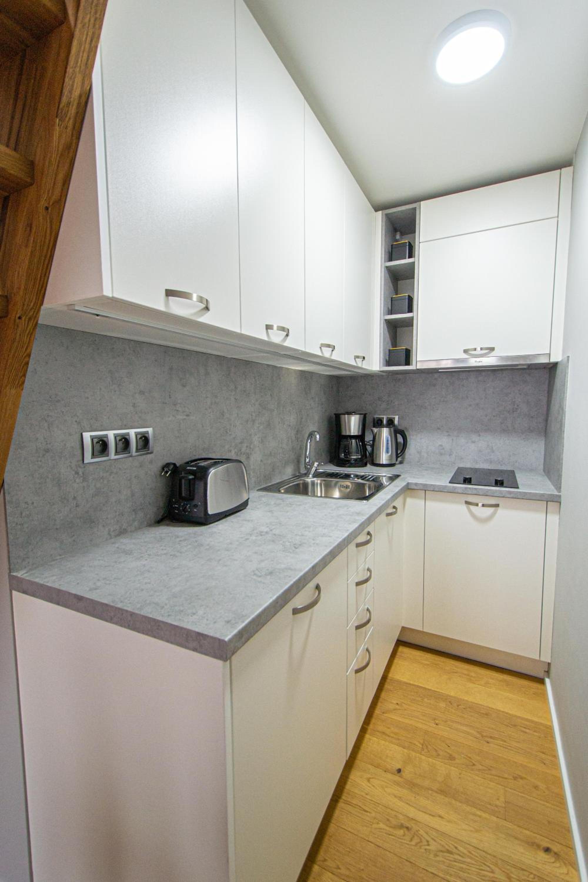Main train station apartment close to the the Main Square!