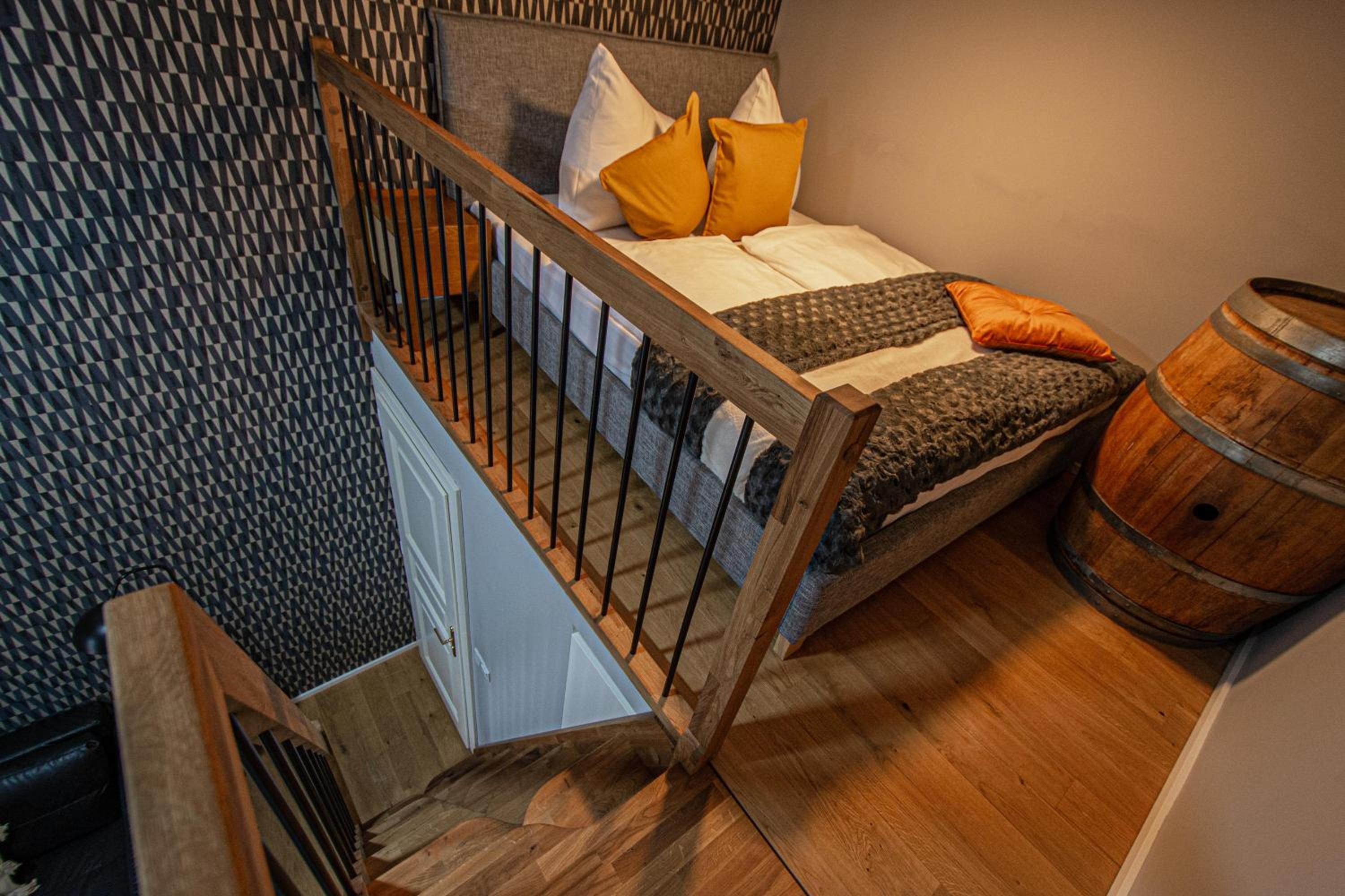 Main train station apartment close to the the Main Square!