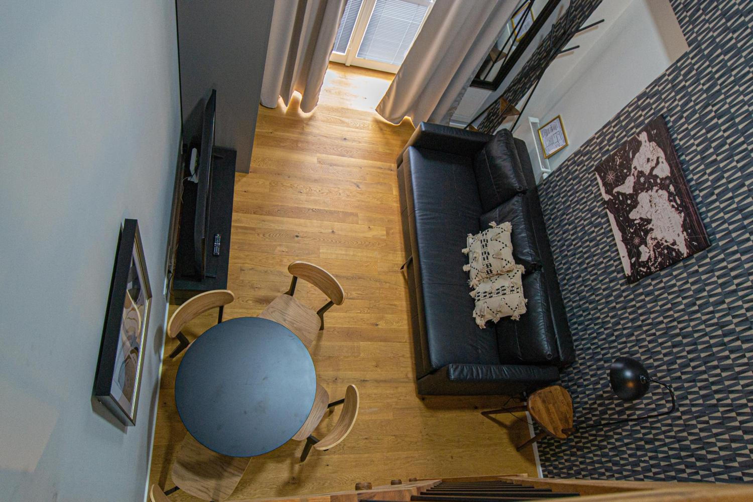 Main train station apartment close to the the Main Square!