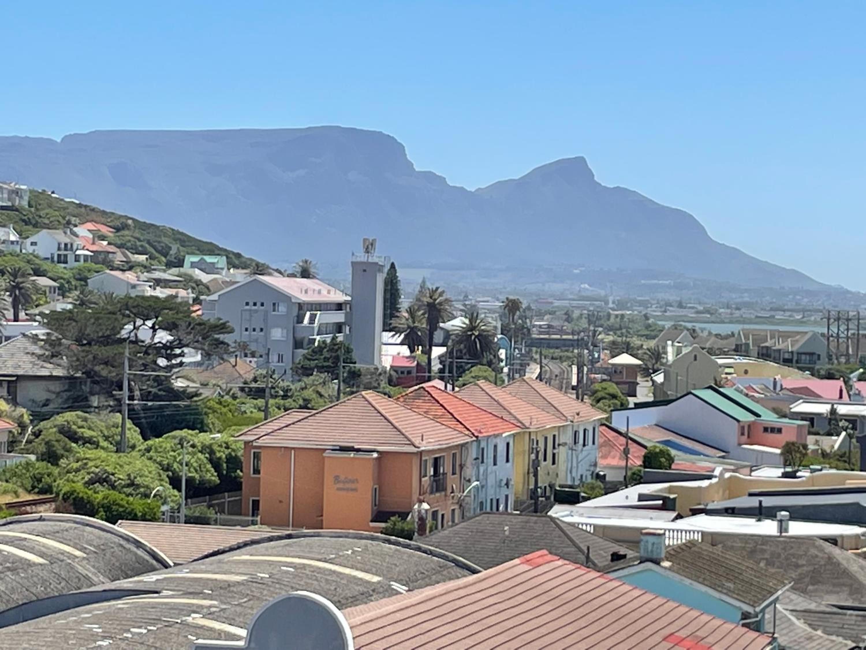 Muizenberg apartment 100m from beach view 4