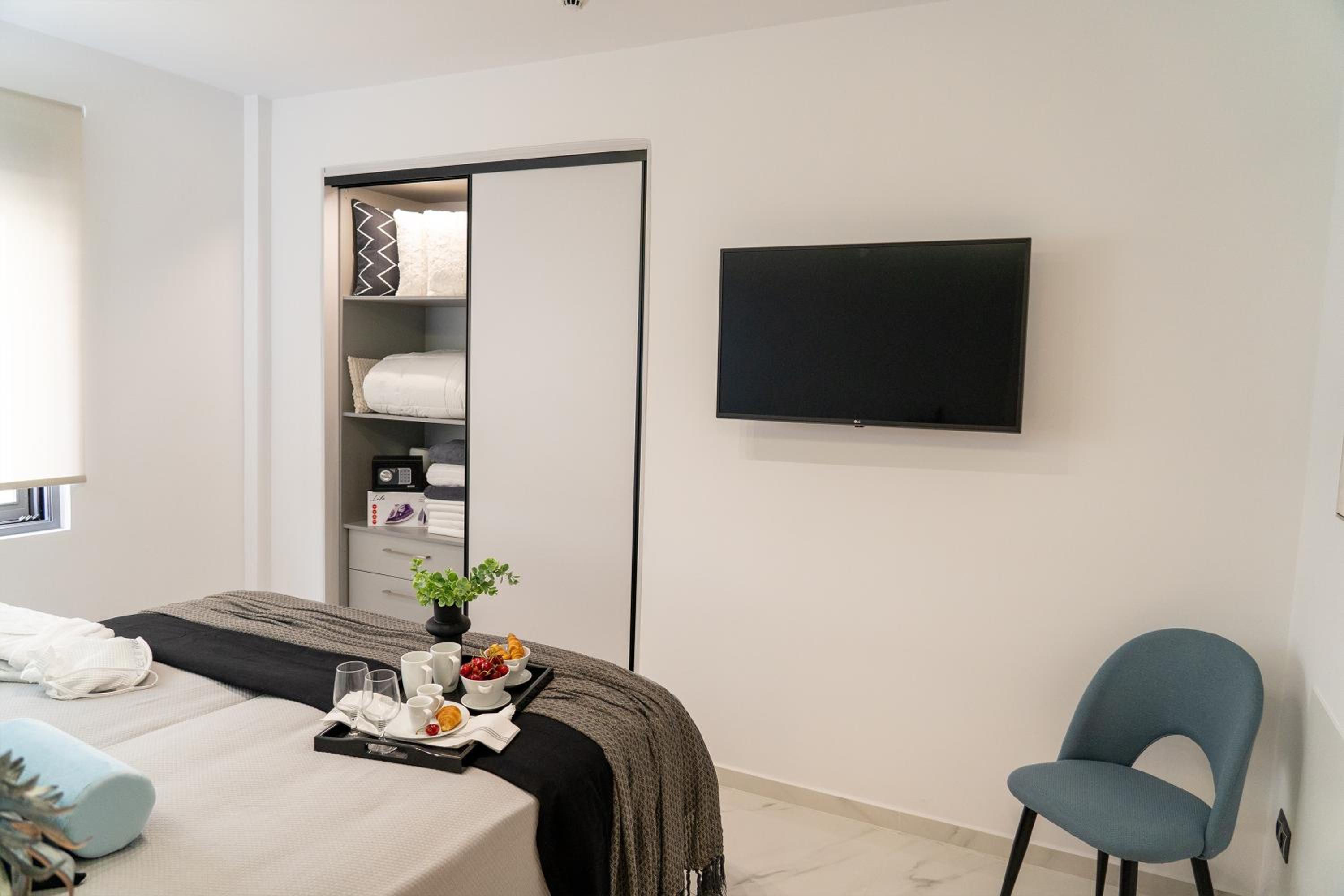 The Lop Athens Holidays Luxury Suites
