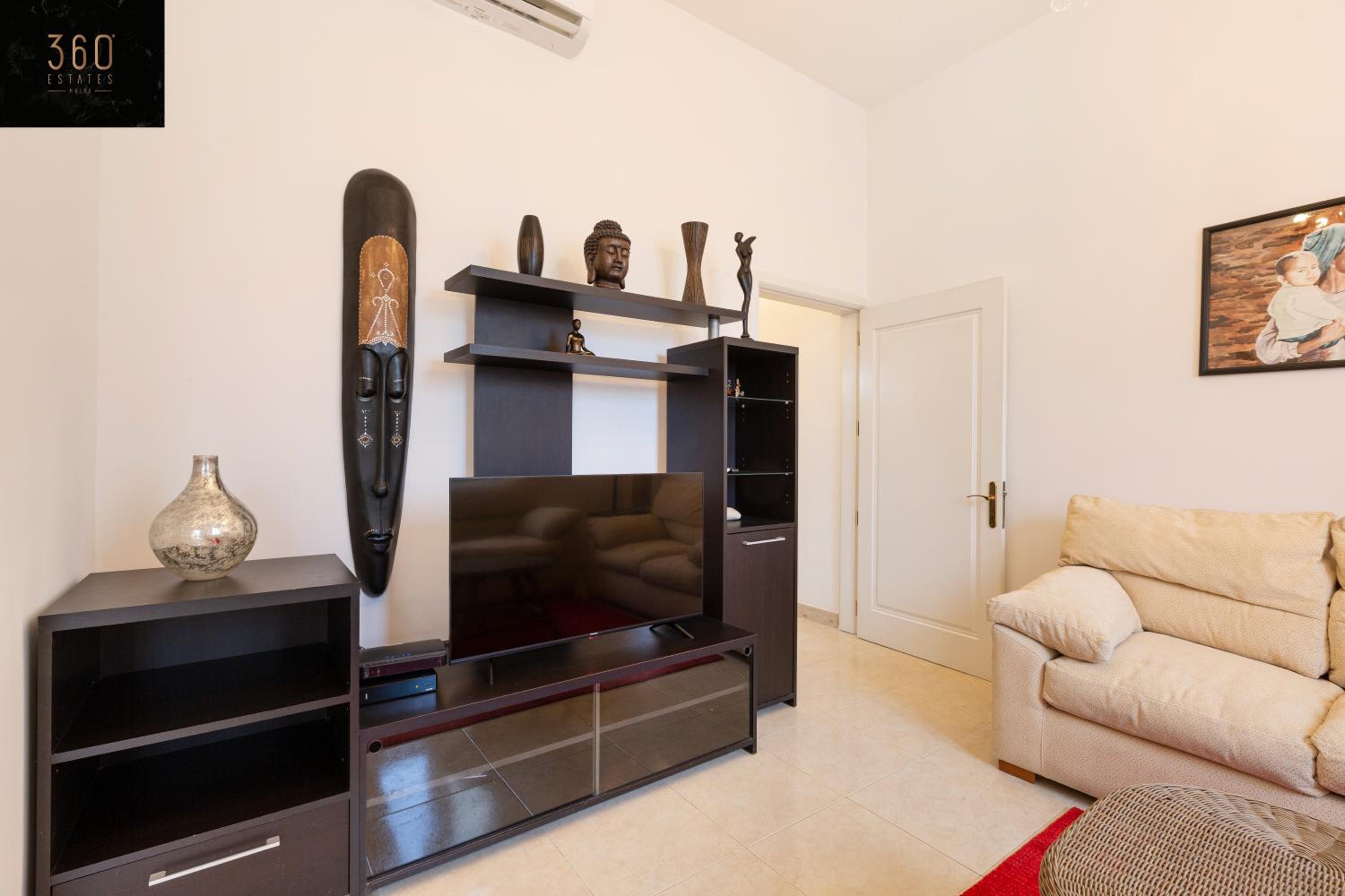 Central APT 5mins to promenade with SOFA AC & WIFI by 360 Estates view 4
