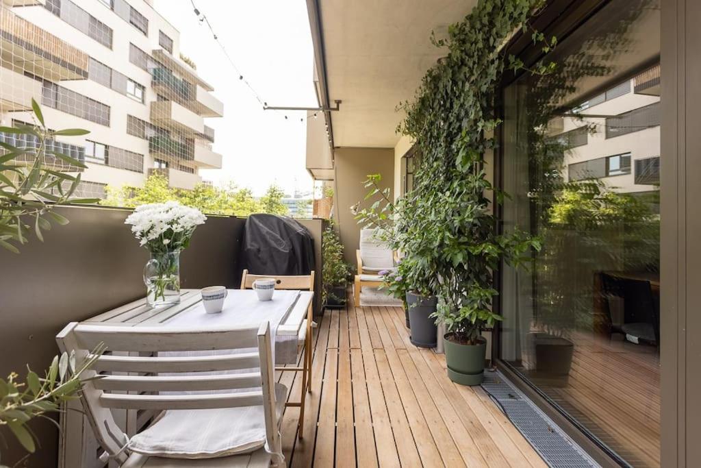 Dream Apartment - central and quiet with AC and free parking garage